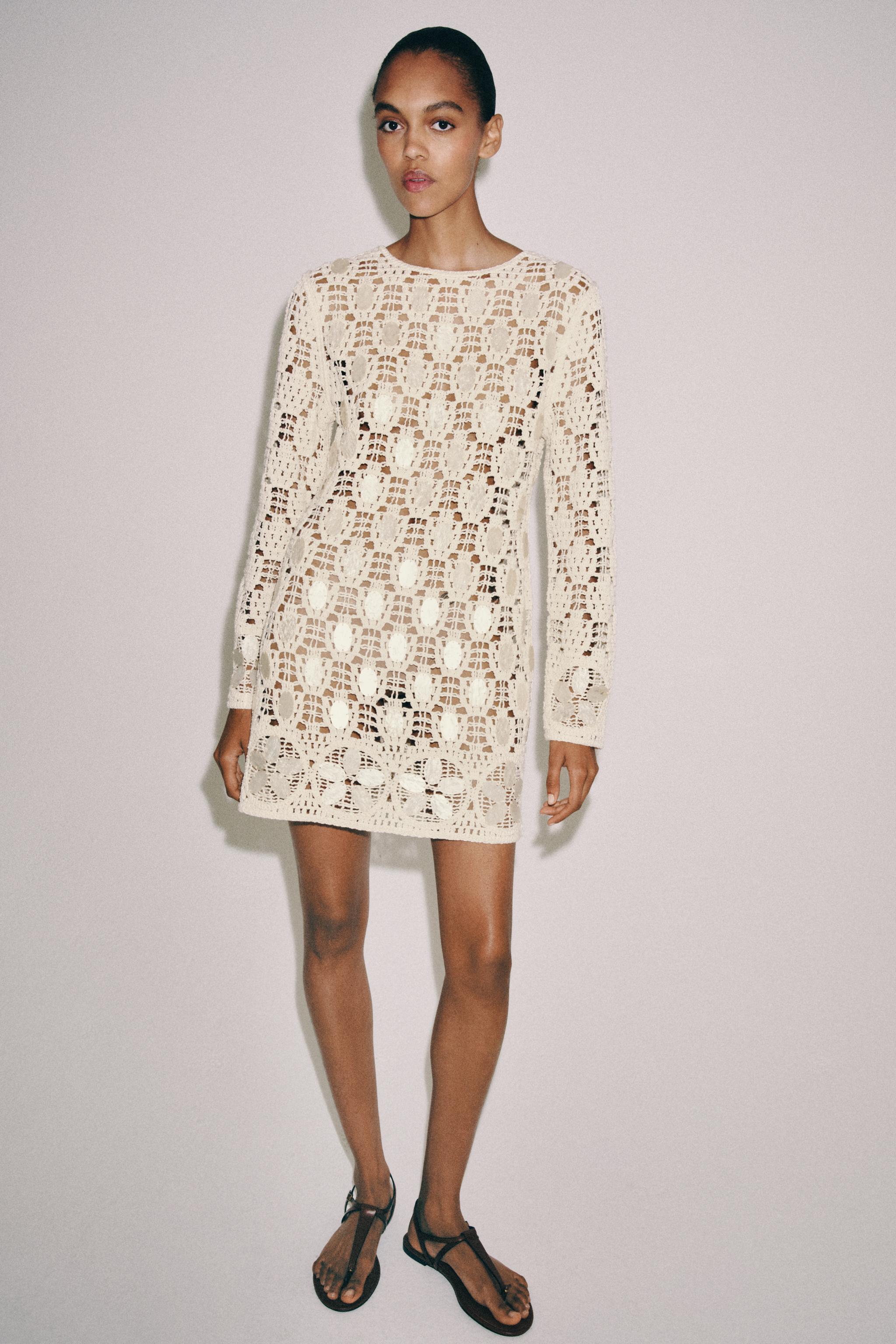 ROBE EN MAILLE AJOURÉE AVEC FANTAISIE